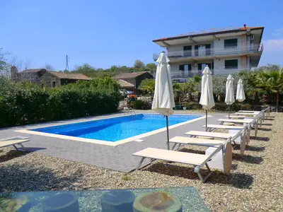 PoolOfHouse