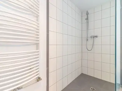 großzügige, barrierefreie Glasdusche