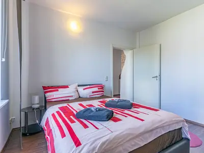 mit Doppelbett 140 x 200 cm