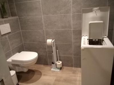 WC und Waschmaschine