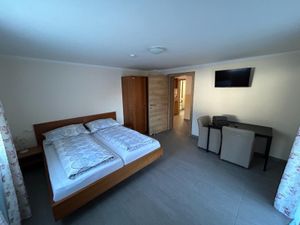 23961813-Ferienwohnung-6-Sautens-300x225-4