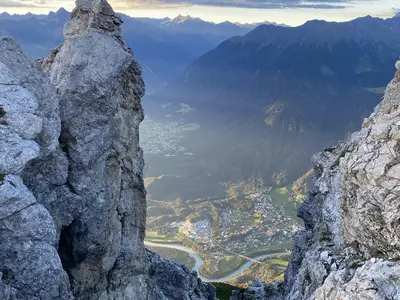 Tschirgant mit Blick auf Sautens