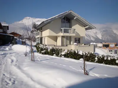 Hausansicht im Winter 2