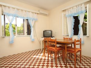 18693086-Ferienwohnung-2-Savar-300x225-1