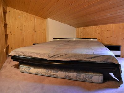 Schlafzimmer mit Doppelbett Dachschräge