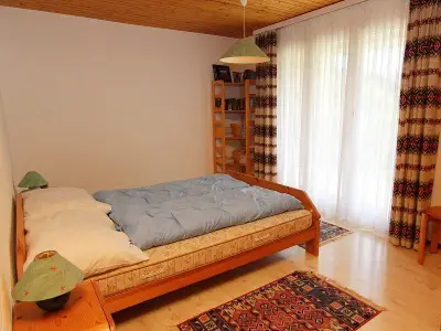 Schlafzimmer mit Doppelbett