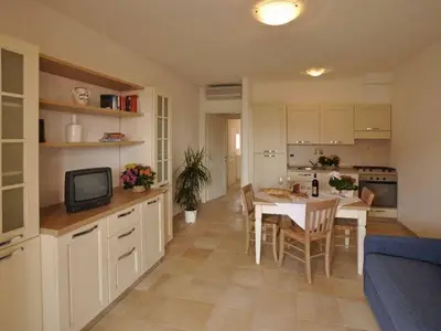 Zweiraum im ersten Stock mit privater Terrasse