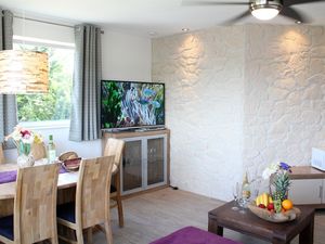 18027808-Ferienwohnung-4-Schalkenmehren-300x225-5