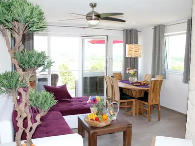 Wohnbeispiel mit Balkon Wohnbeispiel mit Balkon