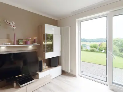 Wohnzimmer mit Seeblick