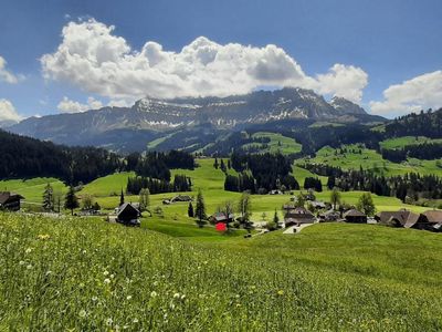 Am Rande des Dorfkerns gelegen. Freie Sicht in die Natur.