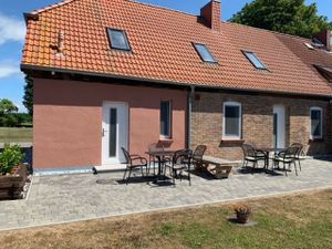 23475704-Ferienwohnung-2-Schaprode-300x225-0