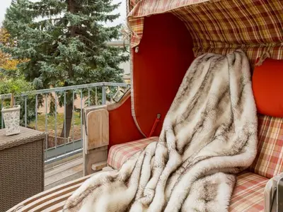 Strandkorb auf dem Balkon