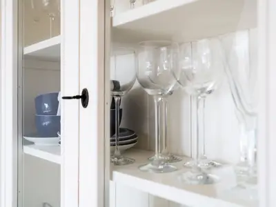 Wohnzimmer, Fernseher, Couch, Sofa, Esstisch, Bank, Kommode