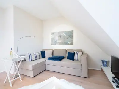 Wohnzimmer, Fernseher, Couch, Sofa, Esstisch, Bank, Kommode