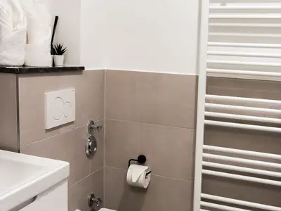 Toilette mit Waschtisch