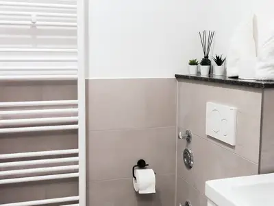 Toilette mit Waschtisch