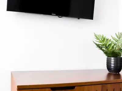 TV und Sideboard