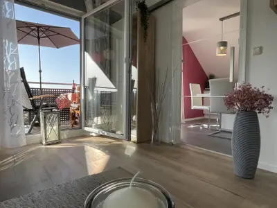 vom Wohnzimmer Ausblick auf die Loggia