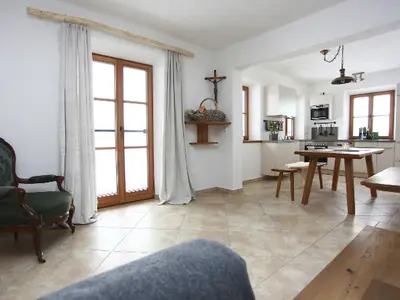 Wohnbereich mit Terrasse und Blick auf die Rosenheimer Hausberge