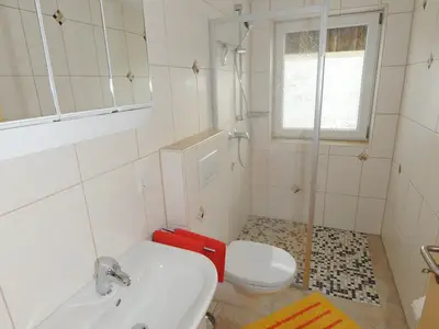 "Fewo Leonie" Badezimmer