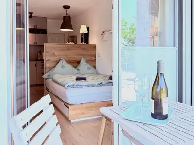 Blick von Terrasse in die Wohnung