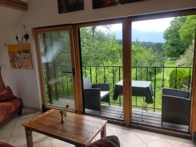 Zweiter Wohnzimmerbereich (Blick nach Süden), zum hinteren mit Glasschiebetür abgrenzbar