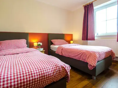 Kirschenholz_WHG_01_Schlafzimmer_02