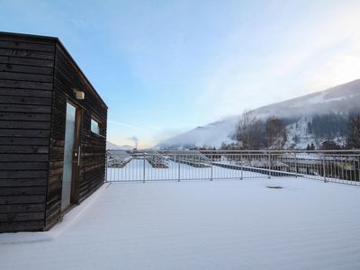 Outdoor Sauna mit Blick auf die Berge