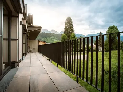 Top 7 - Ostbalkon mit traumhaftem Bergblick