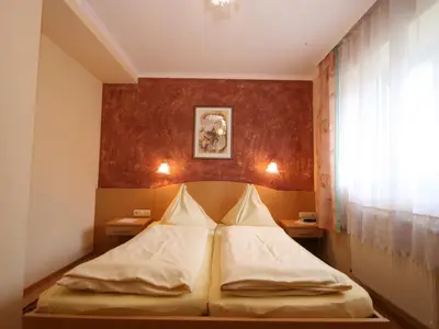 T 1 Schlafzimmer 1