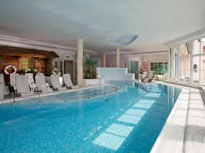 Hallenbad und Wellness