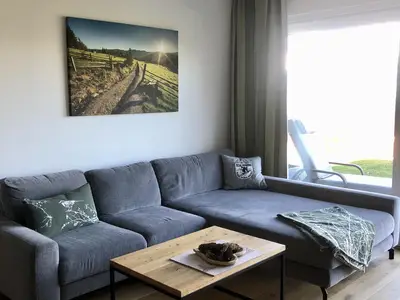 Wohnzimmer_hoch_April2024