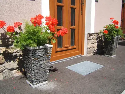 Eingangstür - seperat für jedes Appartement