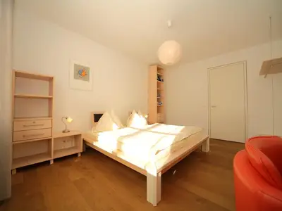 Schlafzimmer mit Doppelbett