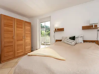 Schlafzimmer 2 mit Zugang zur Terrasse