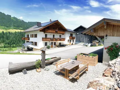 Apartments Frechhof im Sommer
