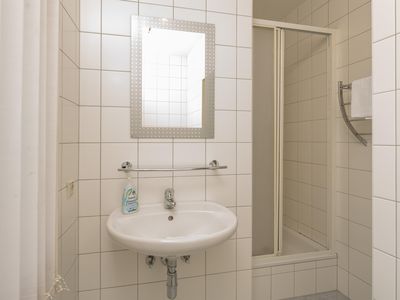 Top 1 Badezimmer mit Dusche und Waschmaschine