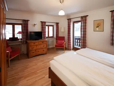 Schlafzimmer mit Wohnberech Ferienwohnung Hochgern