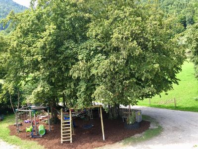 Spielplatz direkt vorm Haus