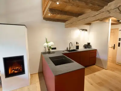 Küchenzeile mit Kamin