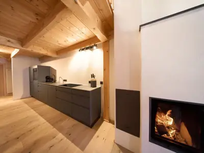 Kamin mit Küchenzeile