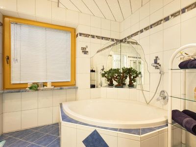 Zillertal_Ferienwohnung Bonny_Badezimmer_Badewanne