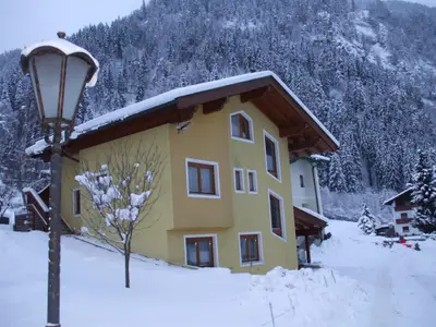 Hausansicht_winter_Zillerstuebchen