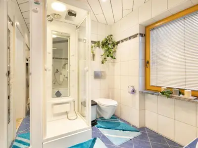 Zillertal_Ferienwohnung Bonny_Badezimmer_Dampfdusc