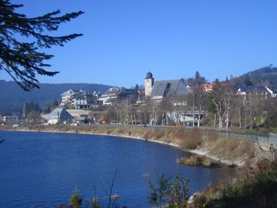 Schluchsee-Ort mit Kirche