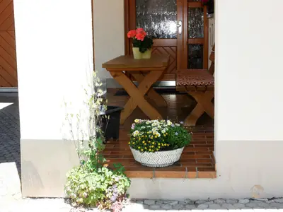 Sitzgelegenheit am Eingang