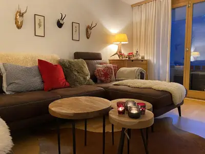 Sofa-Ecke und Deko-Elemente