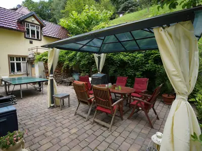 Hosansicht mit Pavillon