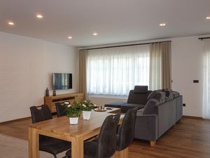 23756139-Ferienwohnung-4-Schmallenberg-300x225-0